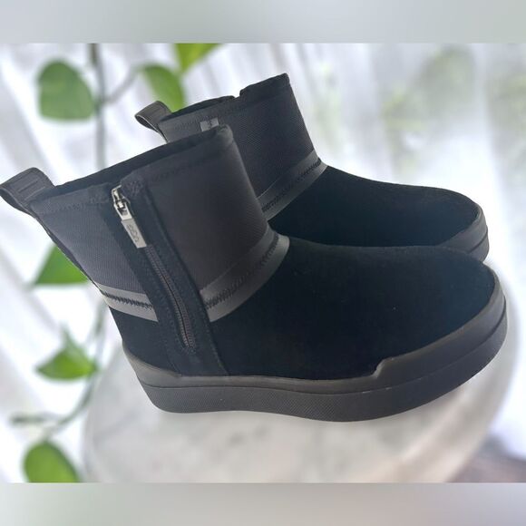 UGG Classic Tech Mini Waterproof Suede Winter Boots Size 5 - Picture 2 of 13